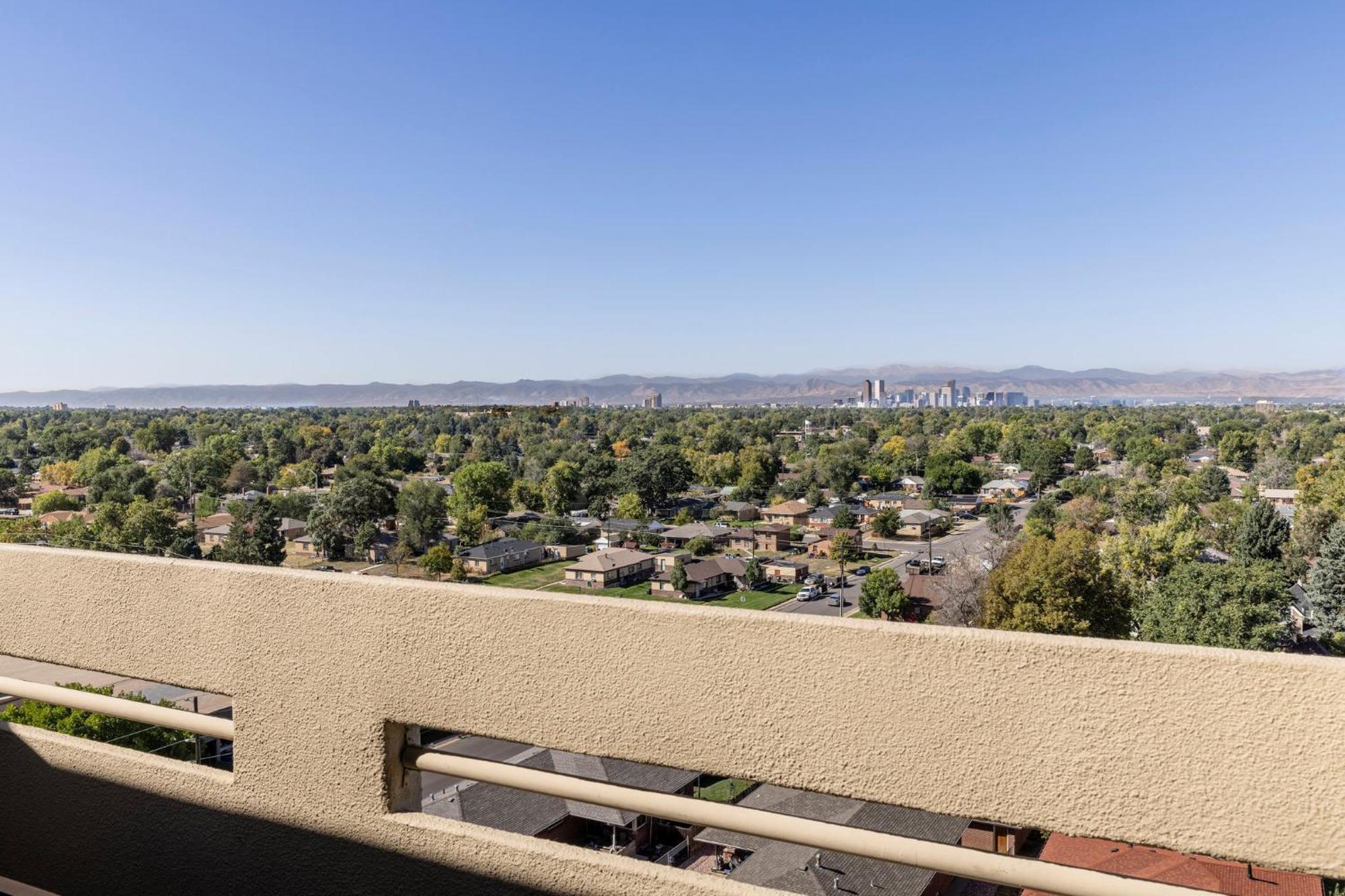 Holiday Inn Denver East By Ihg Exterior photo